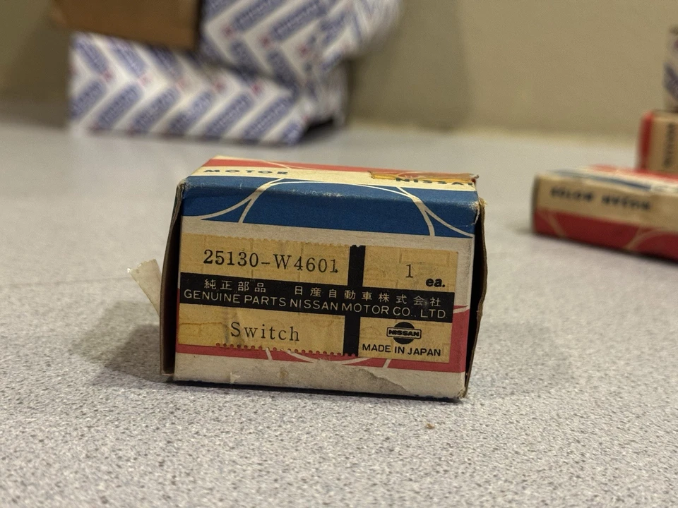 1982-1984 Datsun 810 Overdrive Switch Button Control NOS 25130-W4601 - Image 1 of 4