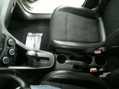 Consola piso delantero con receptáculo de 120 voltios compatible con 13-22 TRAX 104745459 Foto 1 de 4