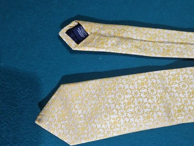 Charles Tyrwhitt  Tie Beautiful Gold & White Jacard 100% Silk - Image 1 of 3