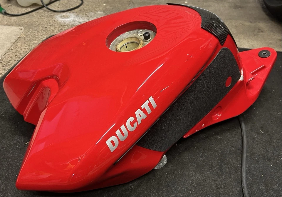 Ducati 848 2008 tanque de combustible de gasolina Foto 1 de 4