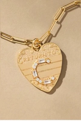 NUEVO CON ETIQUETAS Letra C - Anthropologie Monograma Corazón Dije Collar (NUEVO CON ETIQUETAS US$ 52) Foto 1 de 4