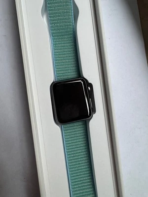 Apple Watch Serie 3, 38 mm ,Space Gray Aluminium, ohne Sportband, mit Loop - Bild 1 von 4