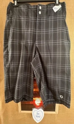 Pearl iZumi men’s L plaid multi-black Bermuda short zipper flat relaxed China - Image 1 of 4