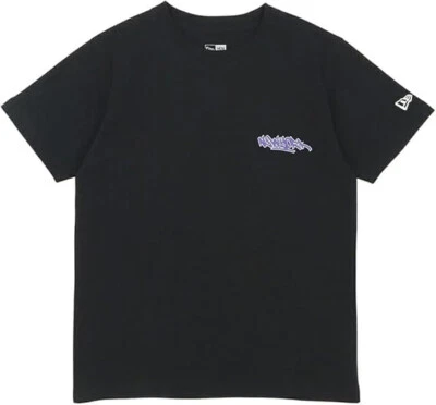 Camiseta New Era Niños Manga Corta LOGOTIPO ETIQUETADO Negra Longitud S: 20.5 pulgadas Foto 1 de 4