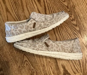 Hey Dude Women's 10 Misty Woven Cheetah Tan Shoes Slip On Comfortable Casual - Picture 1 of 9