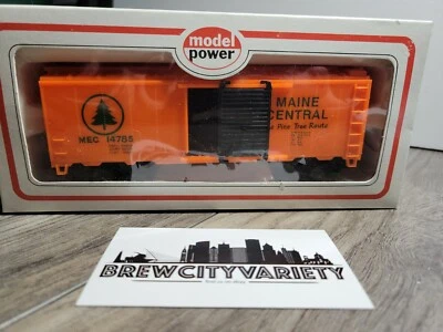 New Model Power Sliding Door Steel Box Train Car  Maine Central 8003 HO Scale - Image 1 of 3