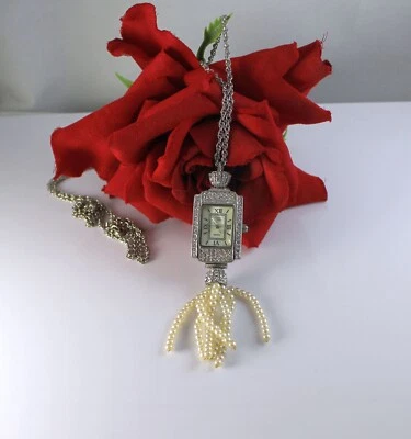 Lindo Colar de Relógio Suzanne Somers Strass Pérola Falsa Resgate de Gato - Imagem 1 de 3