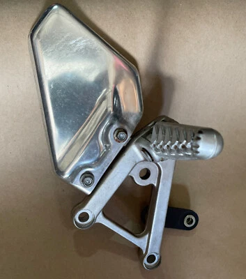 APRILIA RSV 1000 R MILLE V60 JINETE IZQUIERDO JUEGO TRASERO CLAVIJA TALÓN PROTECTOR Foto 1 de 4