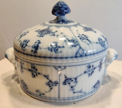 Royal Copenhagen caixa de manteiga lisa canelada azul com tampa 400 - Imagem 1 de 4