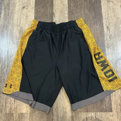 Pantalones Cortos Iowa Under Armour Para Hombres Medianos Negros Atléticos Gimnasio Baloncesto NCAA Foto 1 de 4