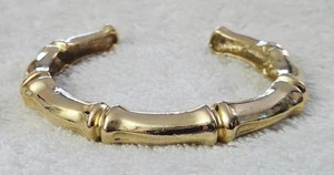 Brazalete grueso de bambú pesado tono dorado vintage años 60  - Imagen 1 de 8