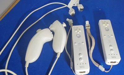 Nintendo Wii 2 Controllers  2 White NunChuks OEM Genuine Untested  - Image 1 of 4
