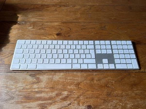 APPLE WIRELESS KEYBOARD WITH NUMERIC KEYPAD - A1843 - Bild 1 von 3