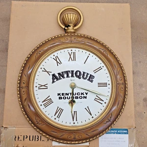 NOS, Vintage MCM Syroco "Antique Kentucky Bourbon" Wall Clock, & Original Box - Bild 1 von 15