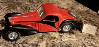 Franklin Mint 1/24 Scale - 1936 Bugatti Atlantic Type 57 SC - Red/Black Beauty! - Image 1 of 4