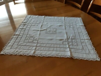 CENTRE DE TABLE – GRAND NAPPERON ANCIEN COTON BRODE MAIN - Photo 1/4