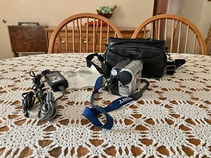 Sony Handycam Hi8 Video Camcorder CCD-TRV138 with Accessories Tested - Picture 1 of 18