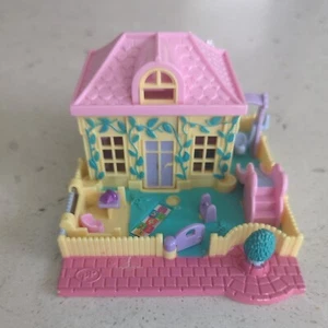 Vintage 1994 Polly Pocket Pollyville Nursery School - 1 doll - Picture 1 of 10