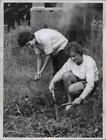 1960 Photo de presse Noine Guella, Barb Antonini mauvaise herbe à Kirtland HS Cleveland