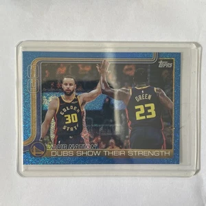 Baloncesto Topps 2025-26 azul brillo arena Steph Curry Warriors #291 Dub Nation - Imagen 1 de 2