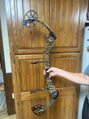 Mathews Chill x Left Hand Compound Bow - Image 1 of 4