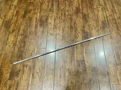 Moldura de capô 1973 1974 1975 1976 Cadillac Eldorado - Imagem 1 de 4