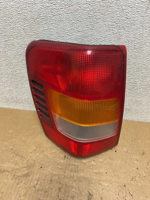 Luz trasera izquierda conductor Jeep Grand Cherokee WJ 1999-2004 OEM V5806 DW Foto 1 de 4