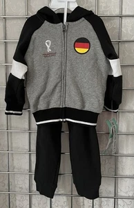 FIFA WM 2022 Deutschland Fußball Sweatshirt Jacke & Jogginghose • Baby 18m - Bild 1 von 11