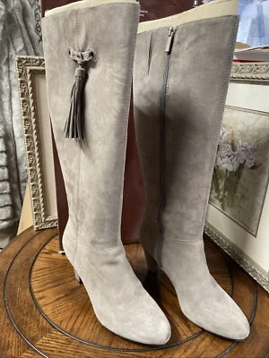 NUEVO EN CAJA Botas de vestir de gamuza gris hasta la rodilla Bandolino Bacia para mujer talla 8 M ancho pantorrilla Foto 1 de 4