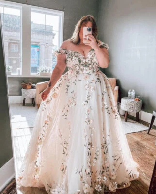 Vestidos de novia talla grande fuera del hombro con apliques de encaje línea A Foto 1 de 4
