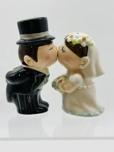Westland Mwah Bride and Groom 4" Salt and Pepper Shaker Cake Topper New in Box - Picture 1 of 13