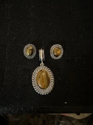 Juego de pendientes colgantes y clip ojo de tigre AVON Foto 1 de 4