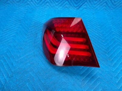 Luz trasera BMW 750Li serie 7 (en la carrocería) lado del conductor 2013-2015 OEM Foto 1 de 4