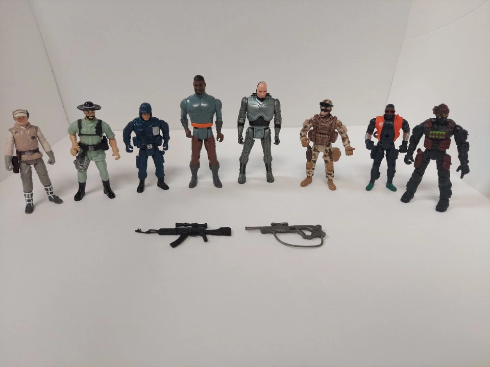 Lote de 8 figuras de acción - algunas de colección - Robocop, GI Joe, policía, Star Wars, Robinhood Foto 1 de 4