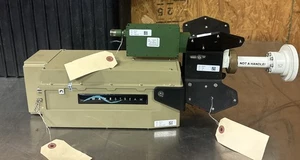 Wavestream MBB-KAM025W-DW06 BUC Ku-Band Matchbox Blocco Upconverter con Feedhorn  - Foto 1 di 11