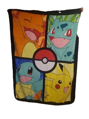 Manta Pokemon 46x60 Pokeball Pikachu squirtle Charmander Bulbasaur Foto 1 de 4