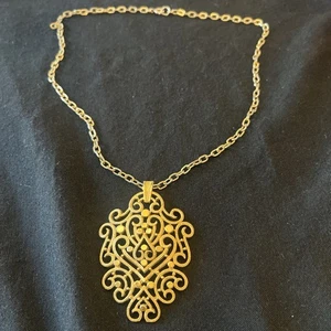 Vintage TRIFARI große Schnörkel filigran goldfarbene Halskette mit Kette abstrakt - Bild 1 von 5