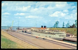 STEAMER IN LOCKS, ST. LAWRENCE SEAWAY POSTCARD - Bild 1 von 1