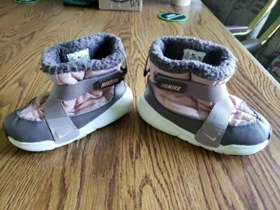 耐克蹒跚学步的女孩 Flex Advantage 冬季靴 粉色 釉紫色 尺寸 9c DD0303-600 — 第 1/4 张图片