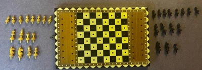  CAJA DE JUEGO DE AJEDREZ PLEGABLE DE MADERA CON INCRUSTACIONES DE MEDIADOS DE SIGLO DE COLECCIÓN (falta una pieza) Foto 1 de 4