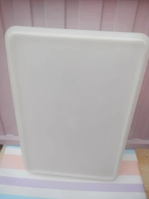 VINTAGE TUPPERWARE LARGE WHITE BOX 13 X 8.5 X 2 INCHES APPROX - Image 1 of 4