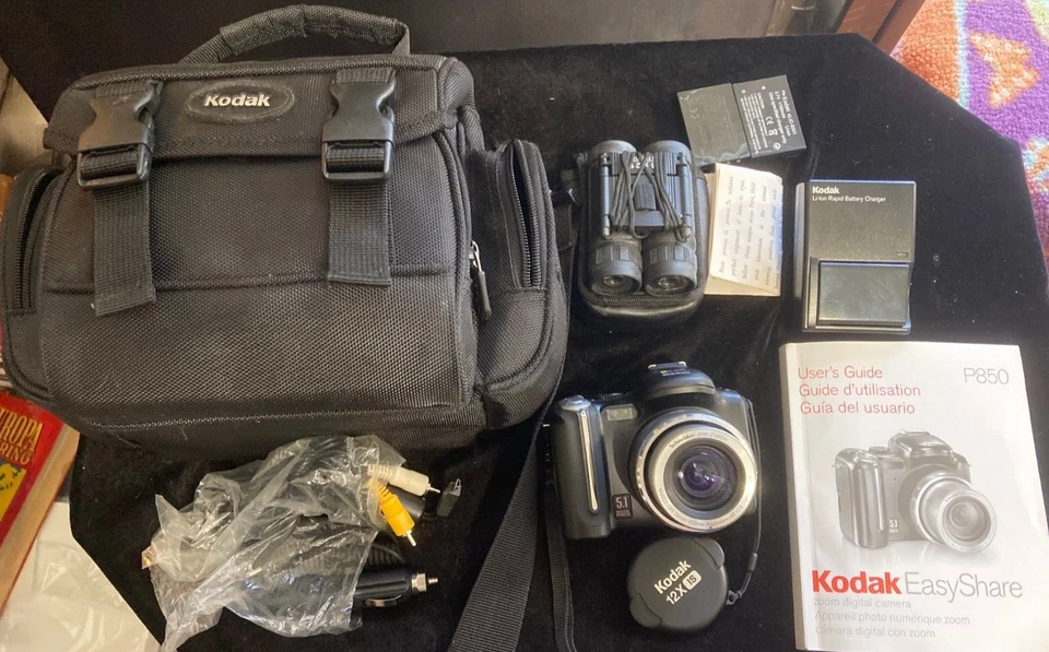 Kodak EasyShare P850 5.1MP12x Zoom  Digital Camera. bino/batt charg/case/bundle - Image 1 of 4