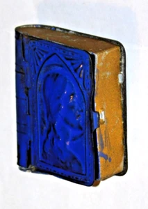 Ancienne petite boîte à Chapelet en forme de livre (3,8cm X3,3cm) bleu et or - Imagen 1 de 5