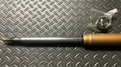 Cartucho de puntal de gas delantero KYB - 765010 - Volvo 240 y 260 Series 1975-1992 Foto 1 de 4