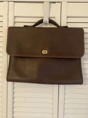 Maletín/bolso para portátil vintage Coach de cuero marrón caoba con bloqueo giratorio asa superior Foto 1 de 4