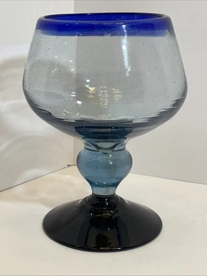 Copa de vidrio soplada a mano mexicana con borde azul cobalto y base pesada 7 1/4" margarita Foto 1 de 4