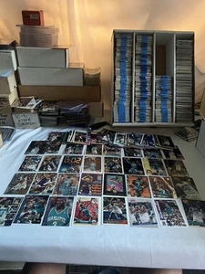 Larry Johnson 120+ Karten Lot inkl. Rookie Karten! 100 verschiedene Karten Hornissen - Bild 1 von 8