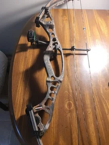 Hoyt Contender RH Fuse 3 Pin Sight Whisker Biscuit Rest  28-29.5 & 40-50lbs - Picture 1 of 5