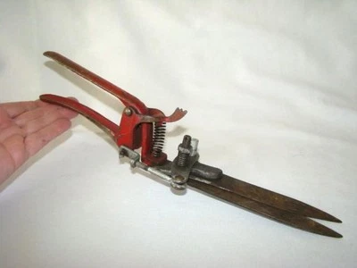 Primitive 1950s Red Cast Iron KEISER Hedge Trimmer GARDEN SHEARS Clippers - Imagem 1 de 4