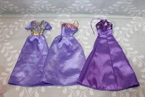 Vintage 89 Teile Lot Barbie Markenkleidung Kleider Tops Unterteile Shirts Shorts - Bild 1 von 21